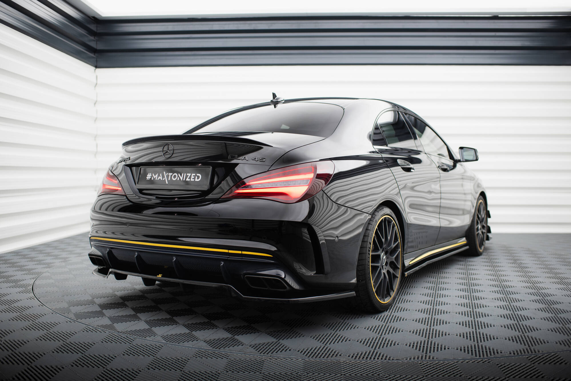 Central Rear Splitter (Vertical Bars) Mercedes-AMG CLA 45 C117 Facelift - 2