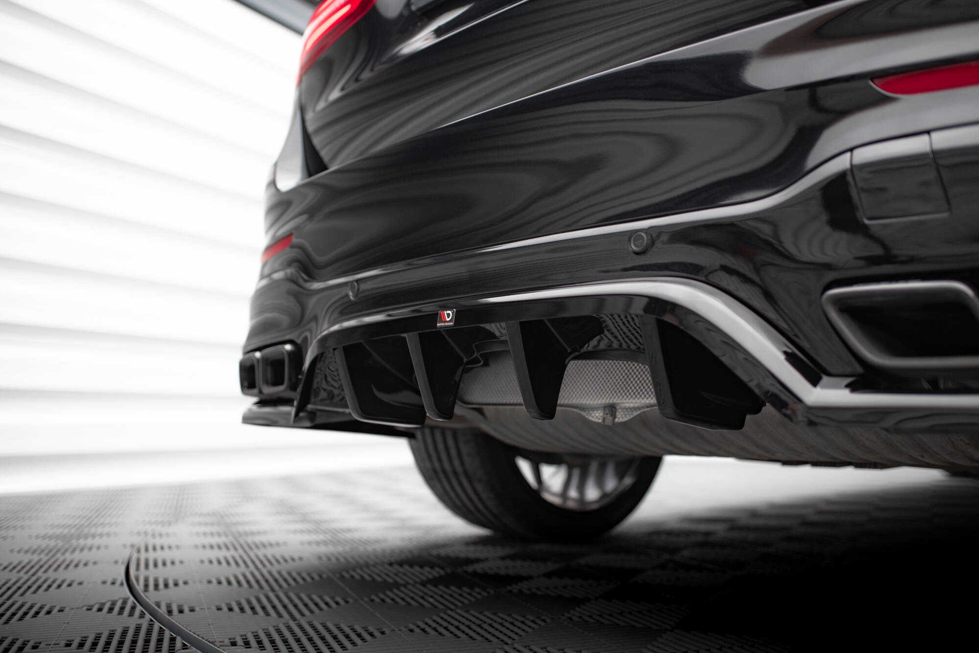 Central Rear Splitter (Vertical Bars) V.1 Mercedes-AMG GLC 63 SUV X253 - 4