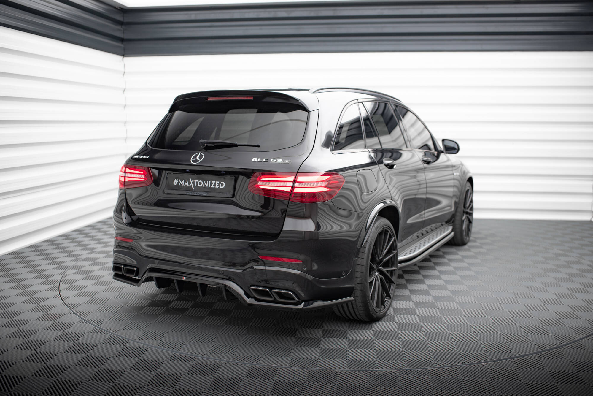 Central Rear Splitter (Vertical Bars) V.1 Mercedes-AMG GLC 63 SUV X253 - 2