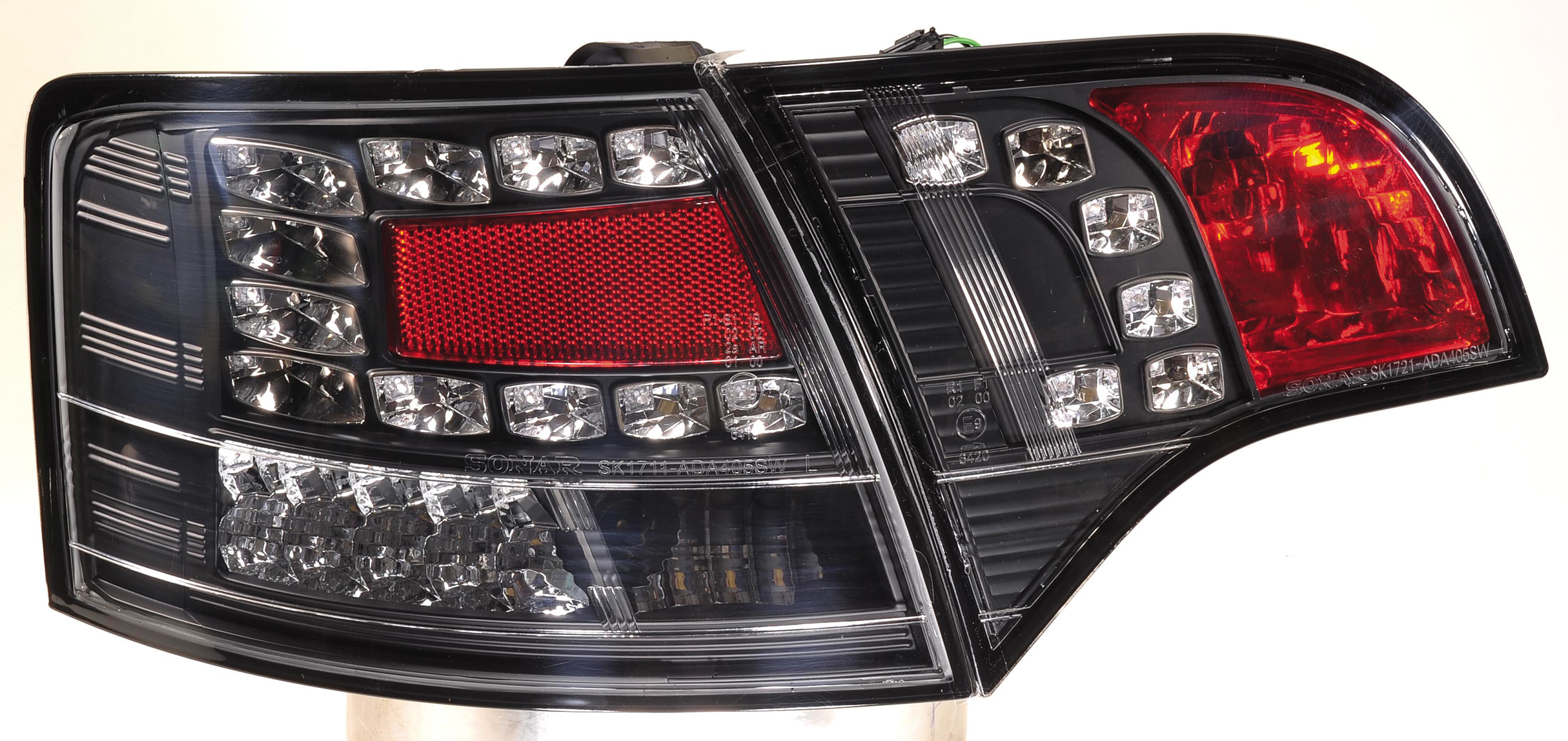 AUDI A4 AVANT B7 05-08 LED BAKLAMPOR SET SVARTA