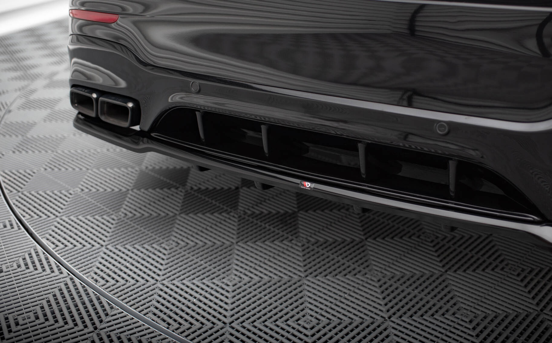 Central Rear Splitter (Vertical Bars) V.2 Mercedes-AMG GLC 63 SUV X253 - 3
