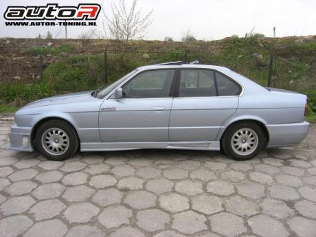 BMW E34 88-95 4D SIDESKIRTS SHARP [AUTOR]
