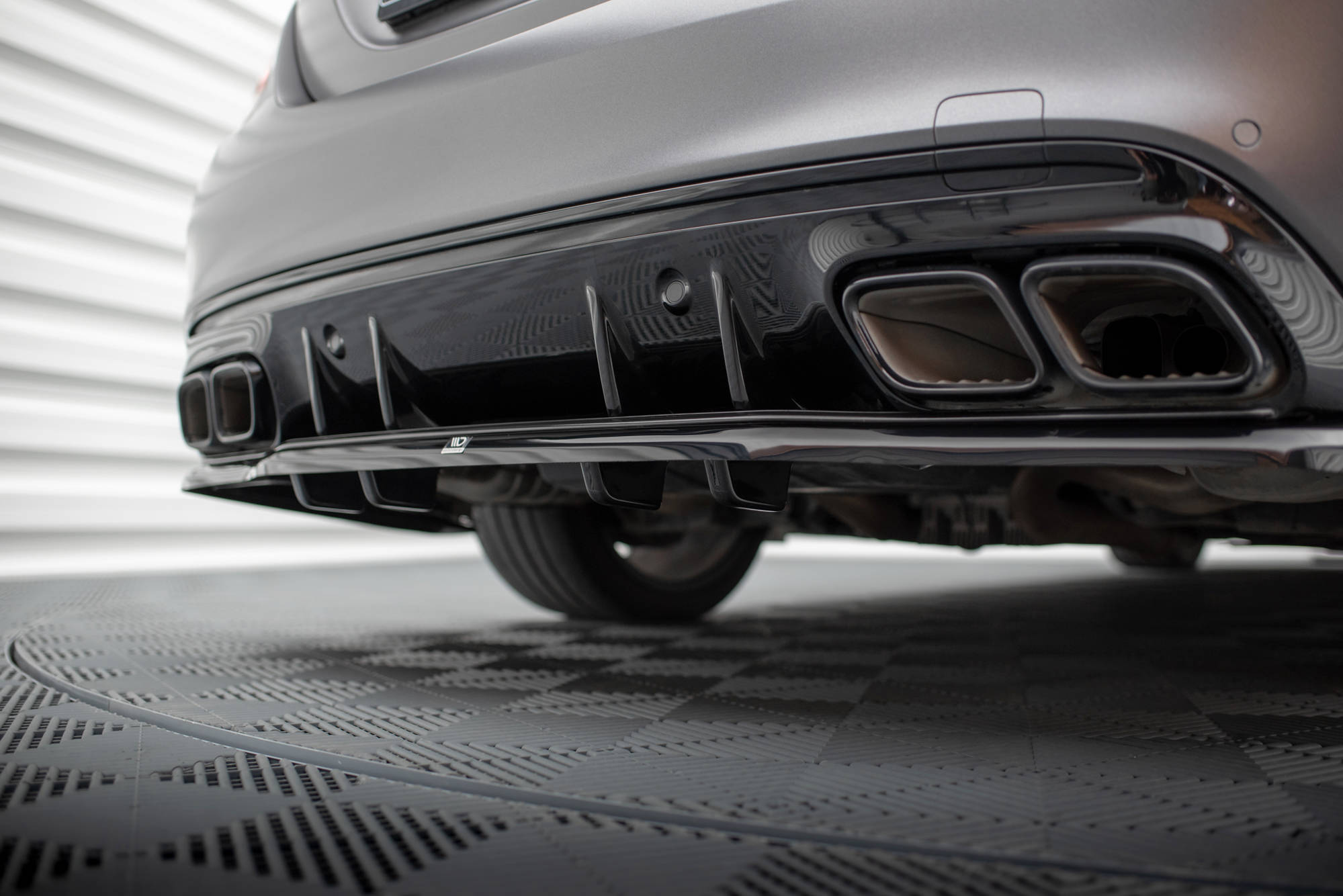 Central Rear Splitter (Vertical Bars) Mercedes-AMG C63 Sedan / Estate W205 Facelift - 4