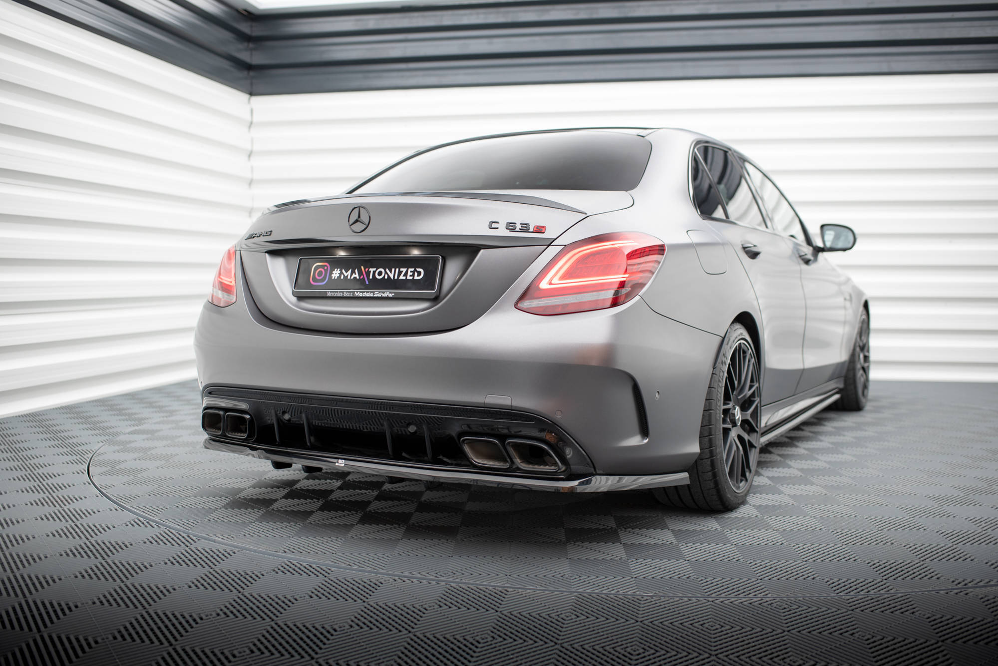 Central Rear Splitter (Vertical Bars) Mercedes-AMG C63 Sedan / Estate W205 Facelift - 2