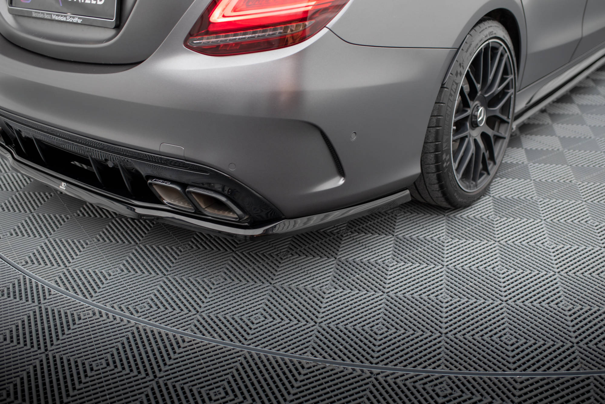 Central Rear Splitter (Vertical Bars) Mercedes-AMG C63 Sedan / Estate W205 Facelift - 5