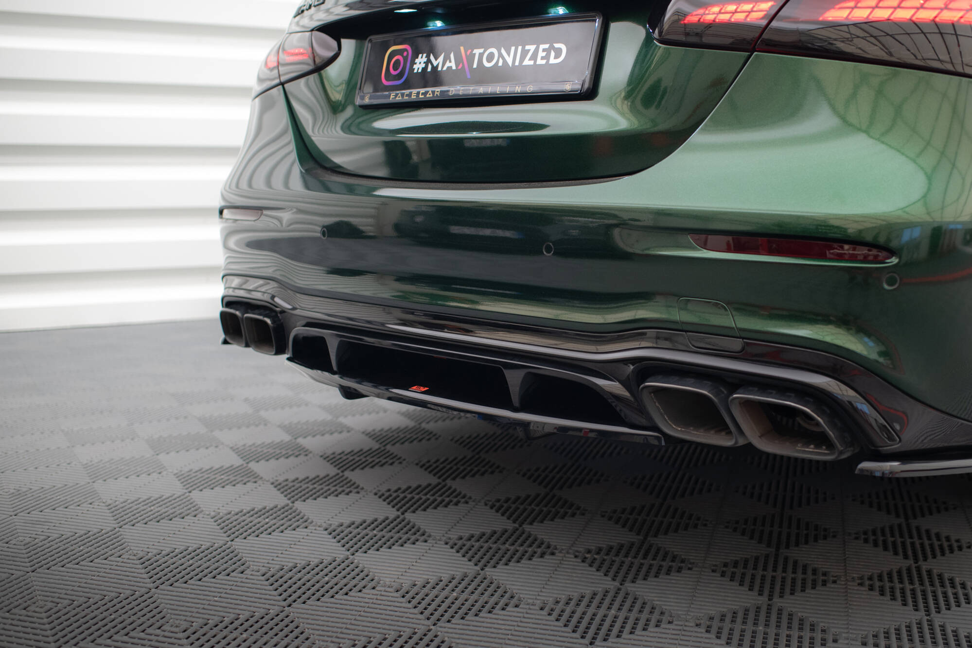Central Rear Splitter (Vertical Bars) Mercedes-AMG E63 W213 Facelift - 2
