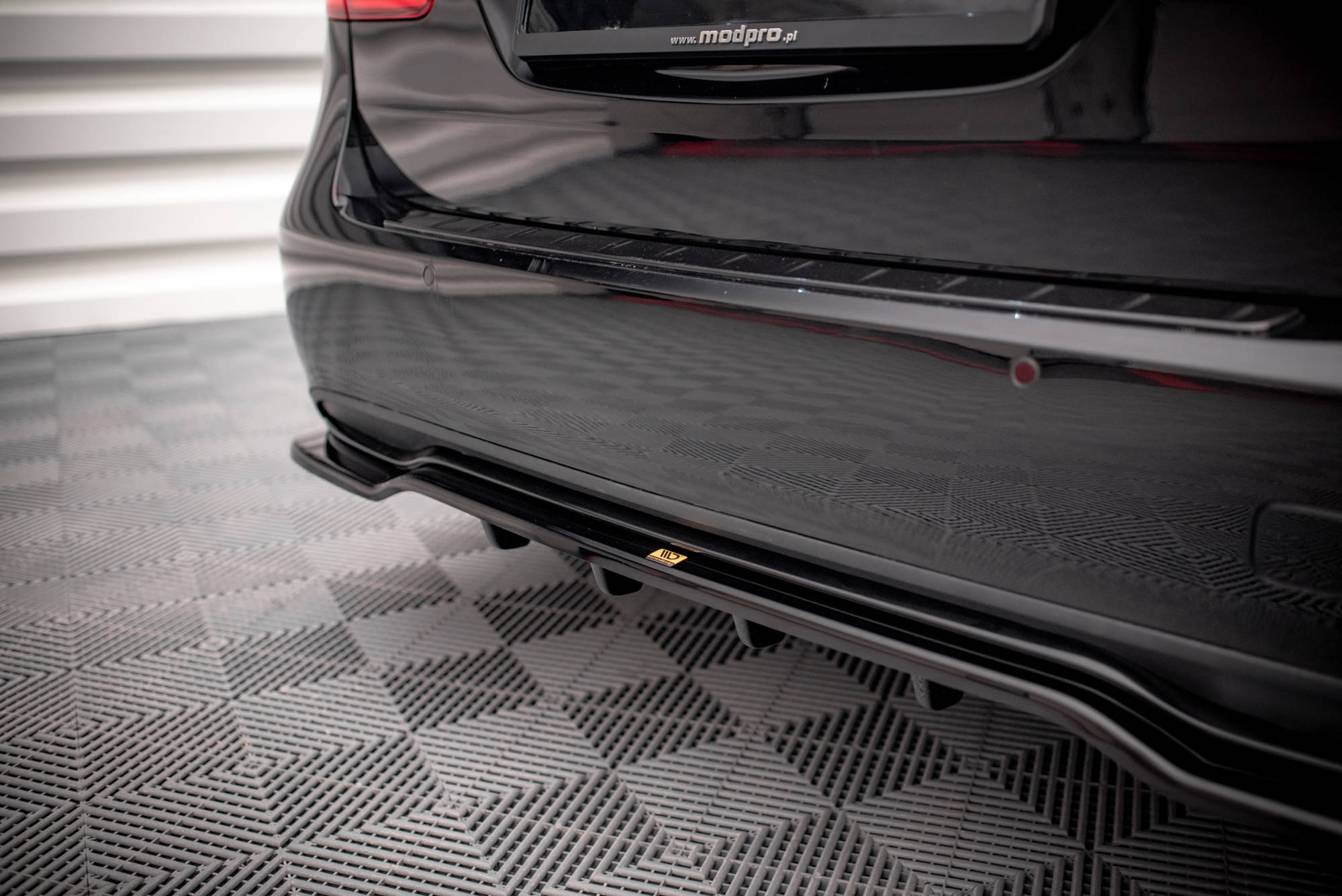 Central Rear Splitter (Vertical Bars) Mercedes B W246 Facelift - 3