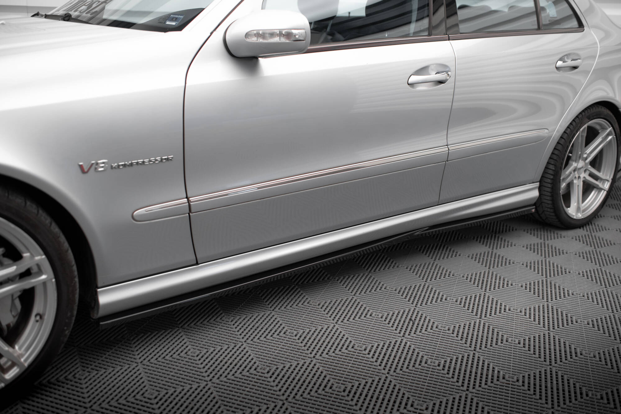 Side Skirts Diffusers Mercedes-Benz E 55 AMG W211 - 2