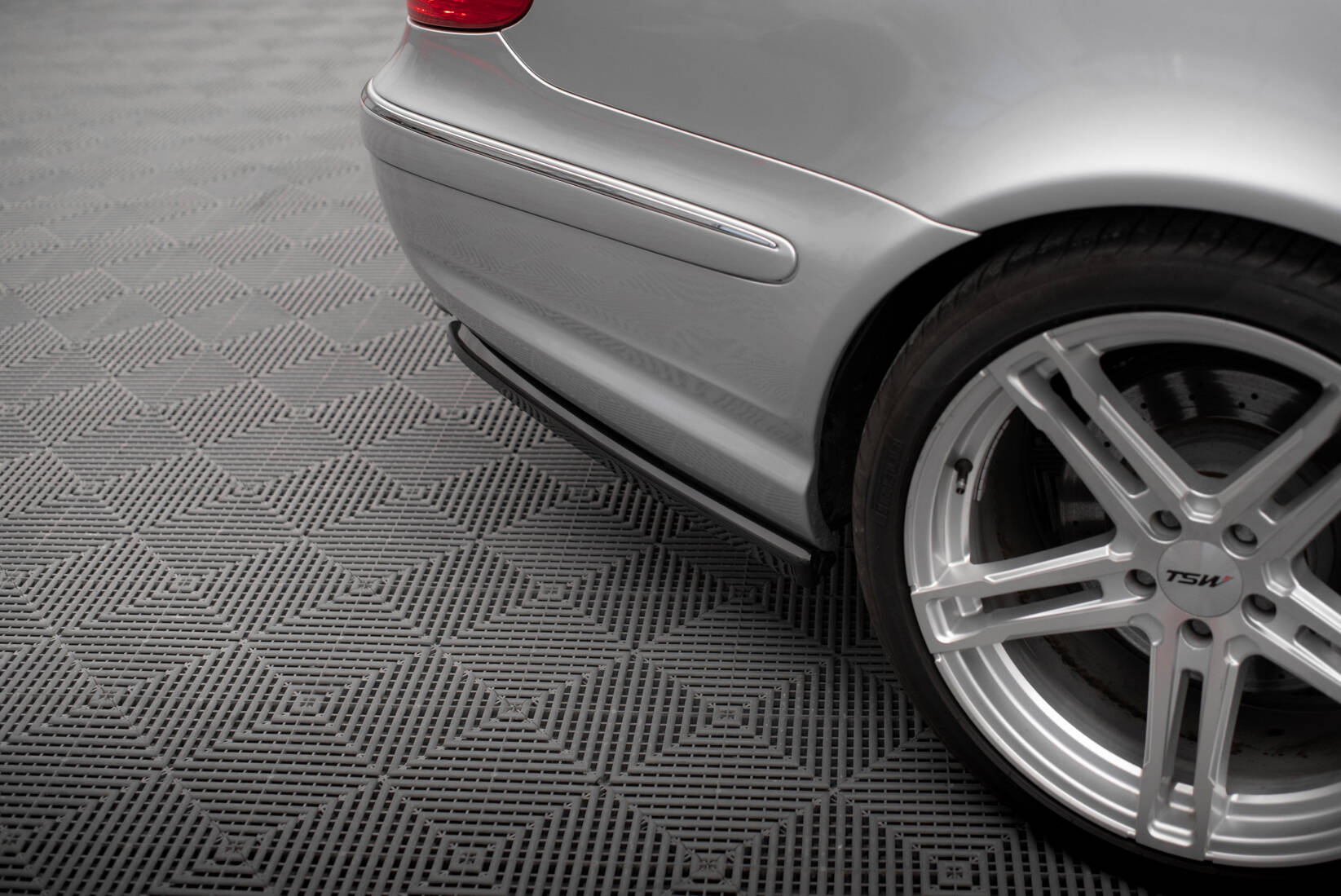 Rear Side Splitters Mercedes-Benz E 55 AMG W211 - 3