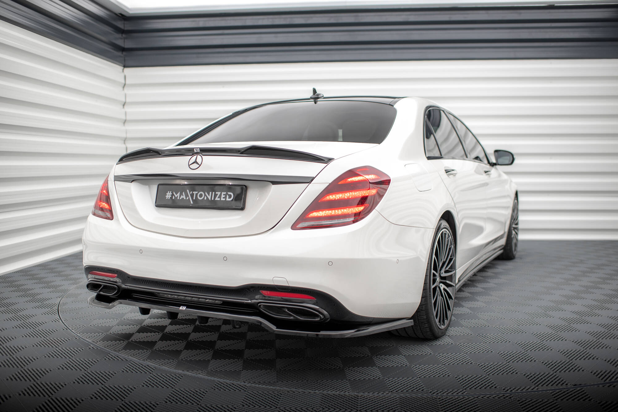 Central Rear Splitter (Vertical Bars) Mercedes-Benz S AMG-Line W222 Facelift - 2