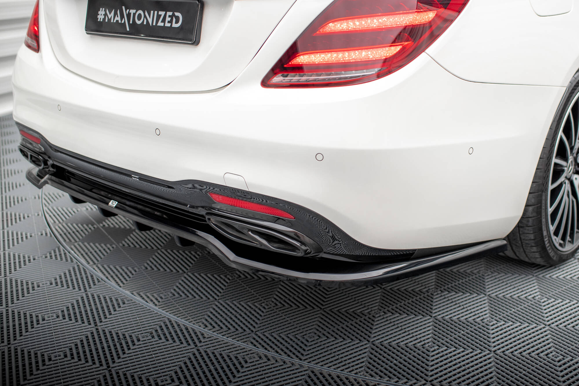 Central Rear Splitter (Vertical Bars) Mercedes-Benz S AMG-Line W222 Facelift - 5