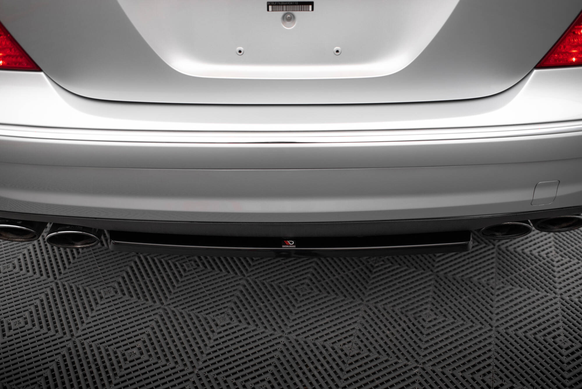 Central Rear Splitter Mercedes-Benz E 55 AMG W211 - 3