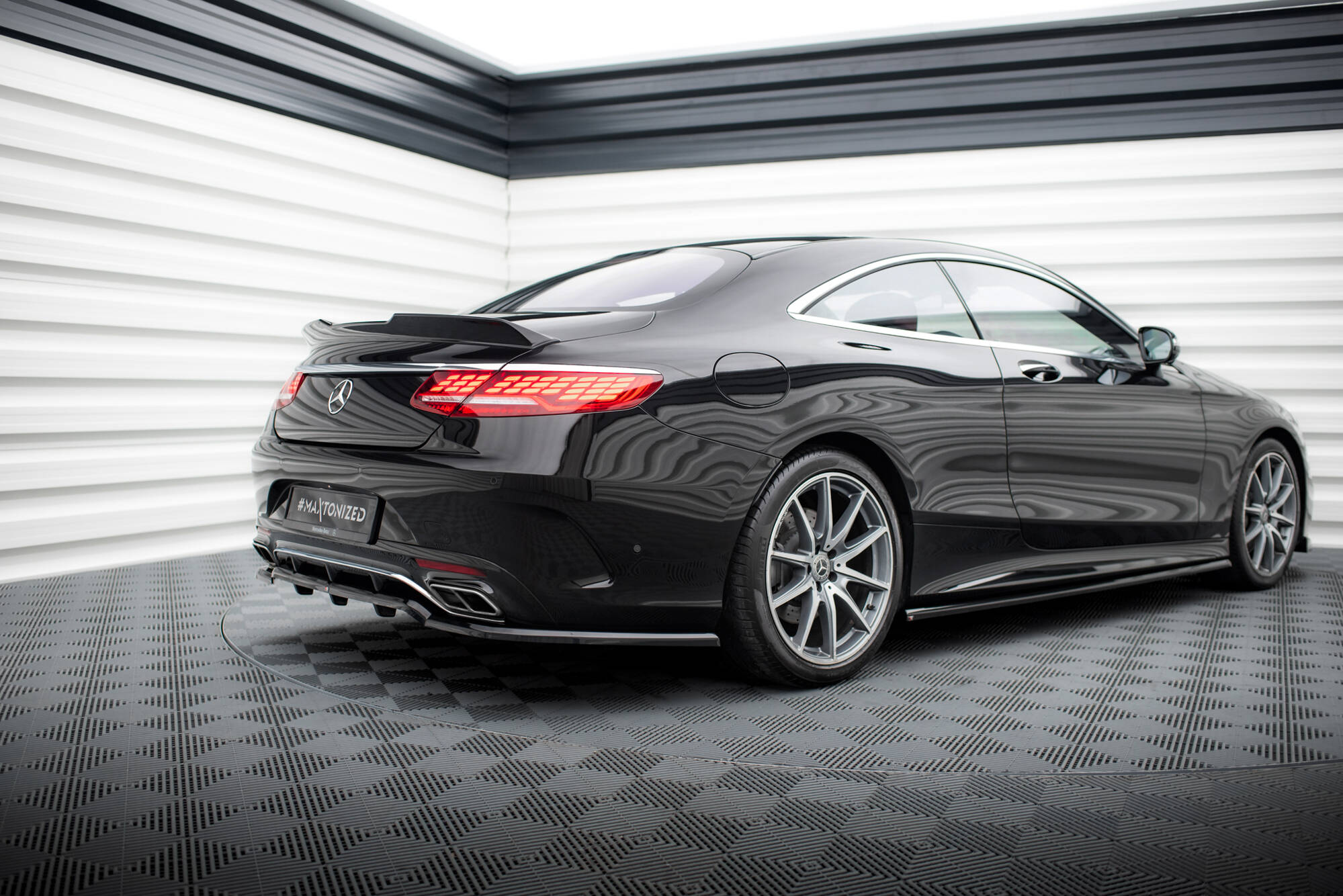 Central Rear Splitter (Vertical Bars) Mercedes-Benz S Coupe AMG-Line C217 Facelift - 9