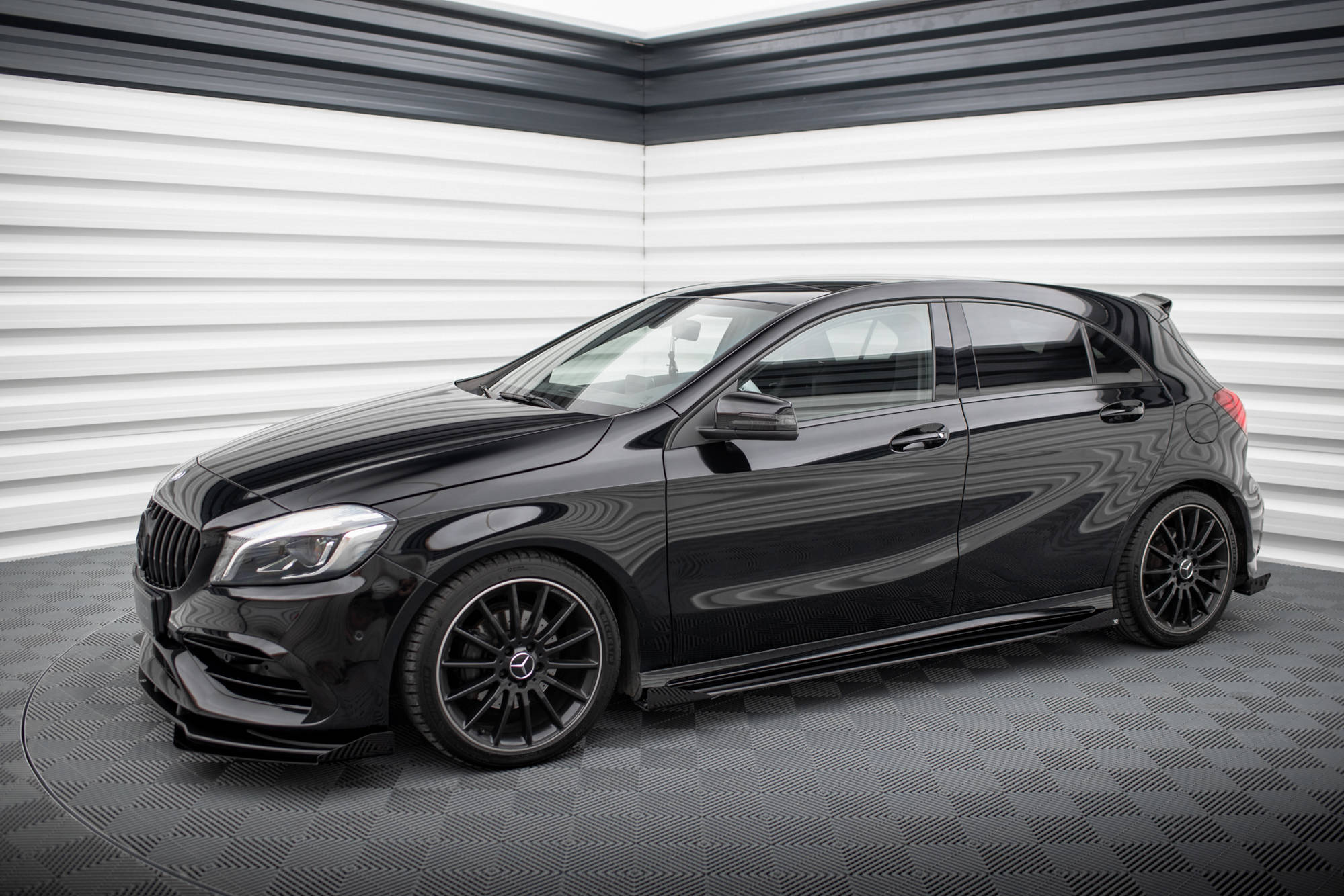 Side Flaps Mercedes-Benz A AMG-Line W176 Facelift - 3