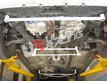 HONDA STREAM 07+ ULTRARACING 2-POINT FRONT LOWER TIEBAR