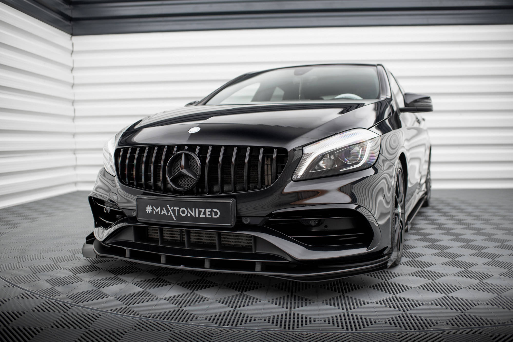 Front Flaps Mercedes-Benz A AMG-Line W176 Facelift - 2