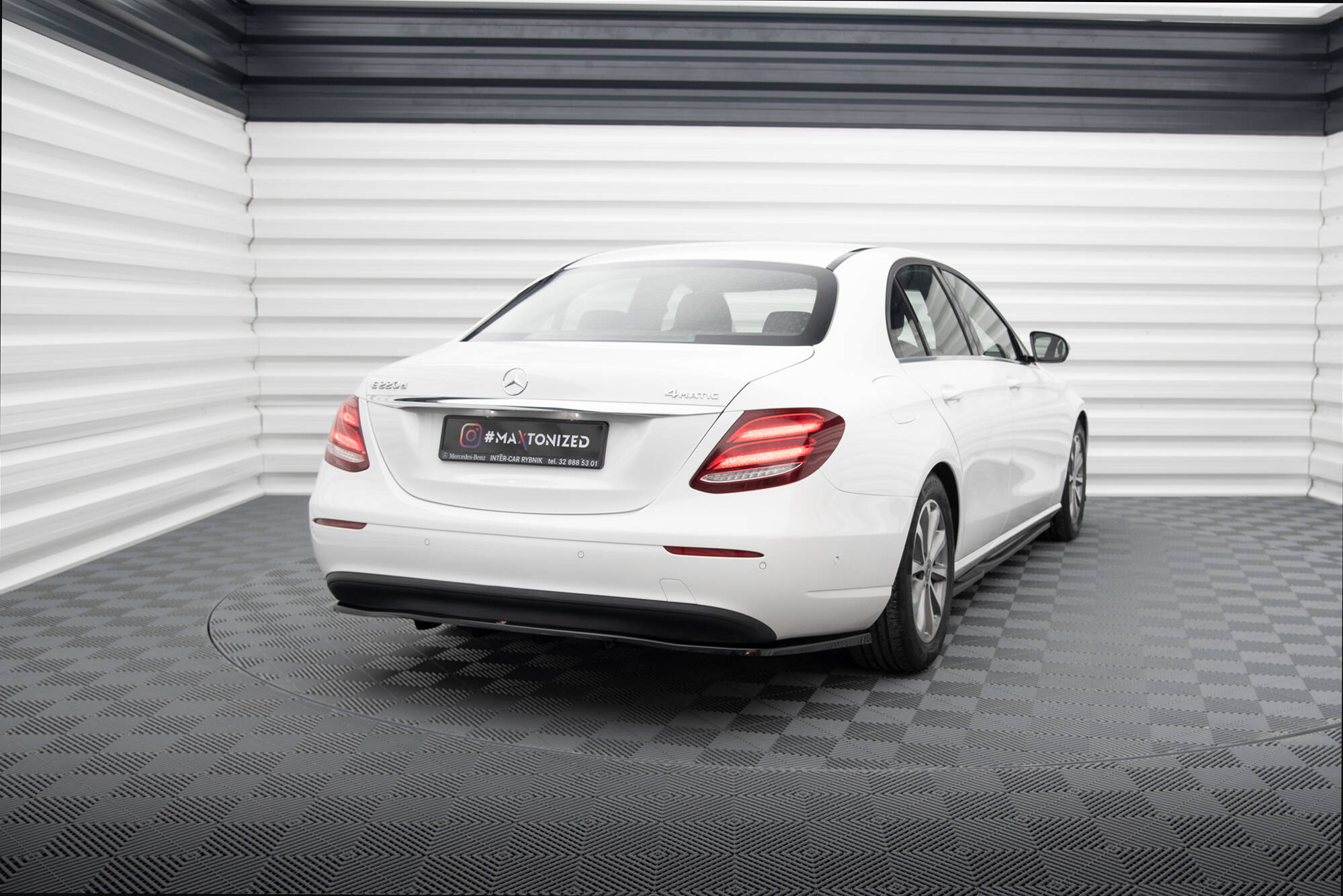 Central Rear Splitter (Vertical Bars) Mercedes-Benz E W213 - 2