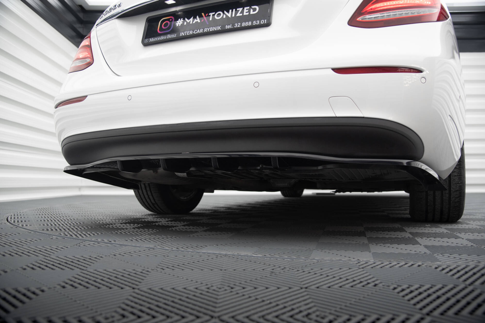 Central Rear Splitter (Vertical Bars) Mercedes-Benz E W213 - 4