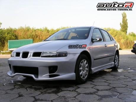 SEAT LEON 99+ FRONTBUMPER TREX [AUTOR]