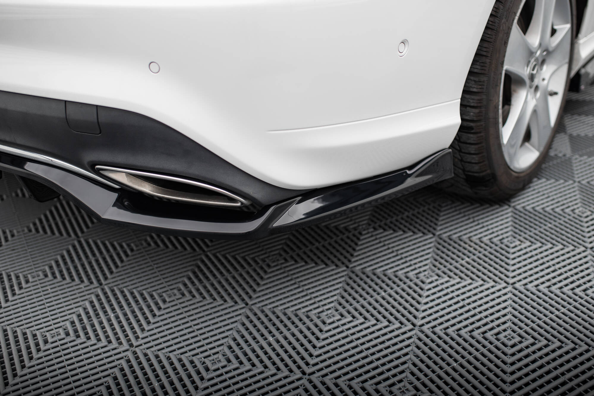 Central Rear Splitter (Vertical Bars) Mercedes-Benz CLA C117 Facelift - 3