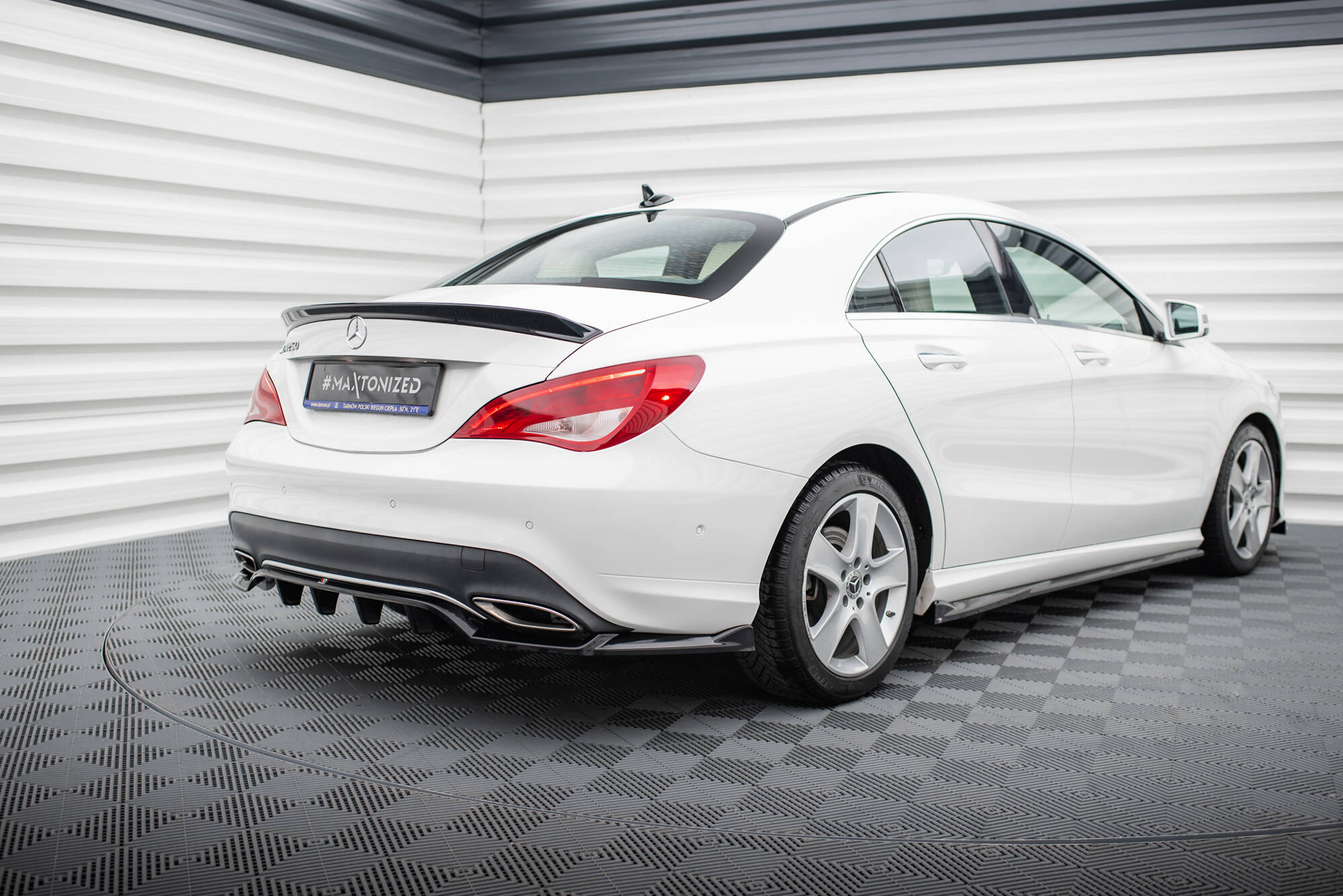 Central Rear Splitter (Vertical Bars) Mercedes-Benz CLA C117 Facelift - 2