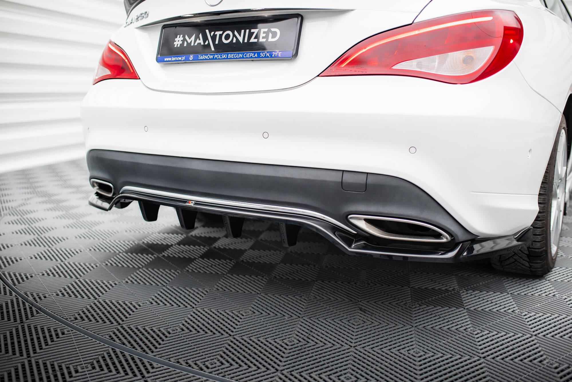 Central Rear Splitter (Vertical Bars) Mercedes-Benz CLA C117 Facelift - 5