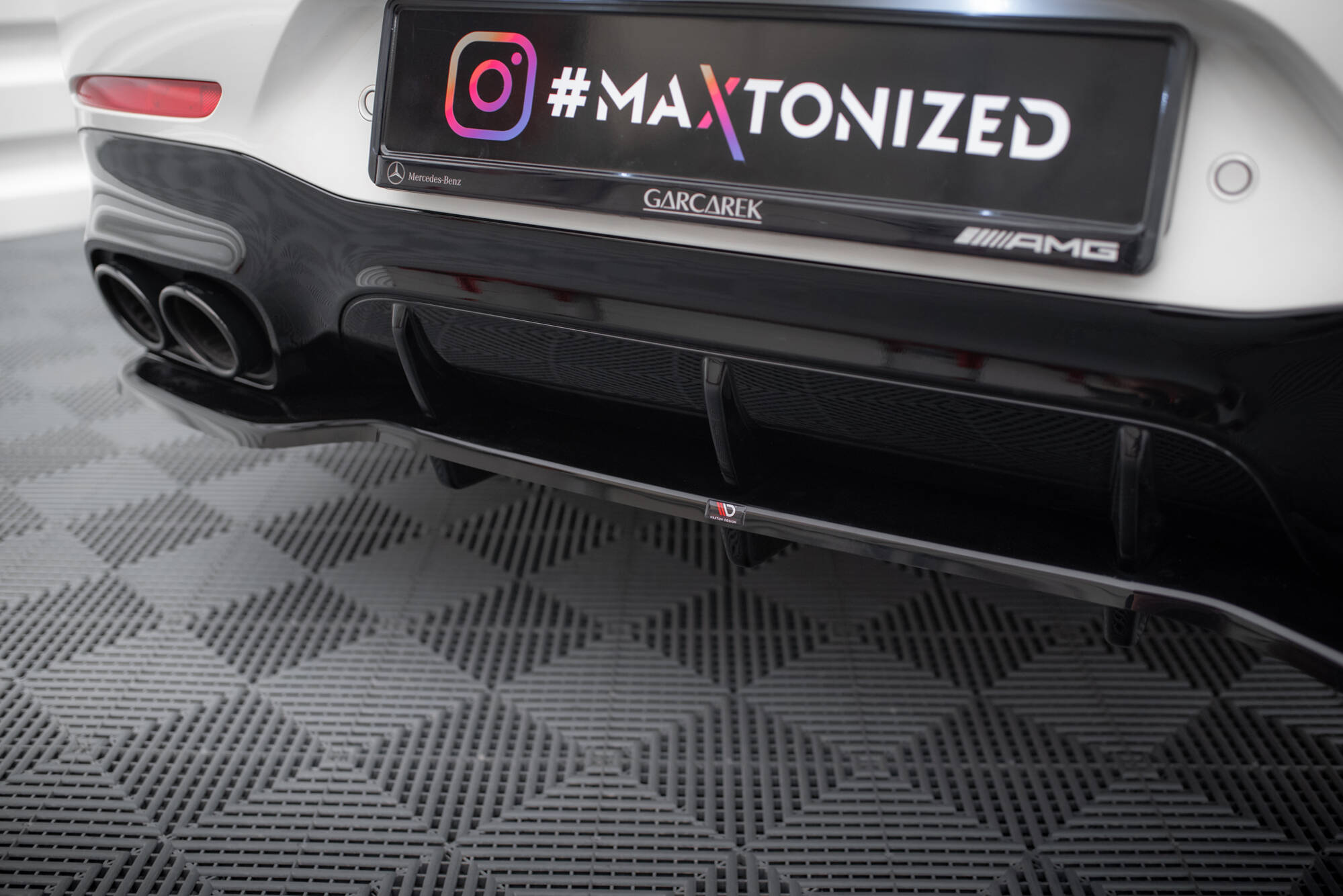 Central Rear Splitter (Vertical Bars) Mercedes-AMG GT 43 4 Door Coupe V8 Styling Package - 5