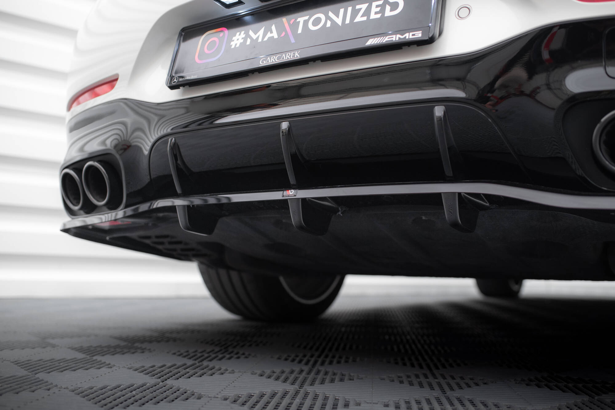 Central Rear Splitter (Vertical Bars) Mercedes-AMG GT 43 4 Door Coupe V8 Styling Package - 2