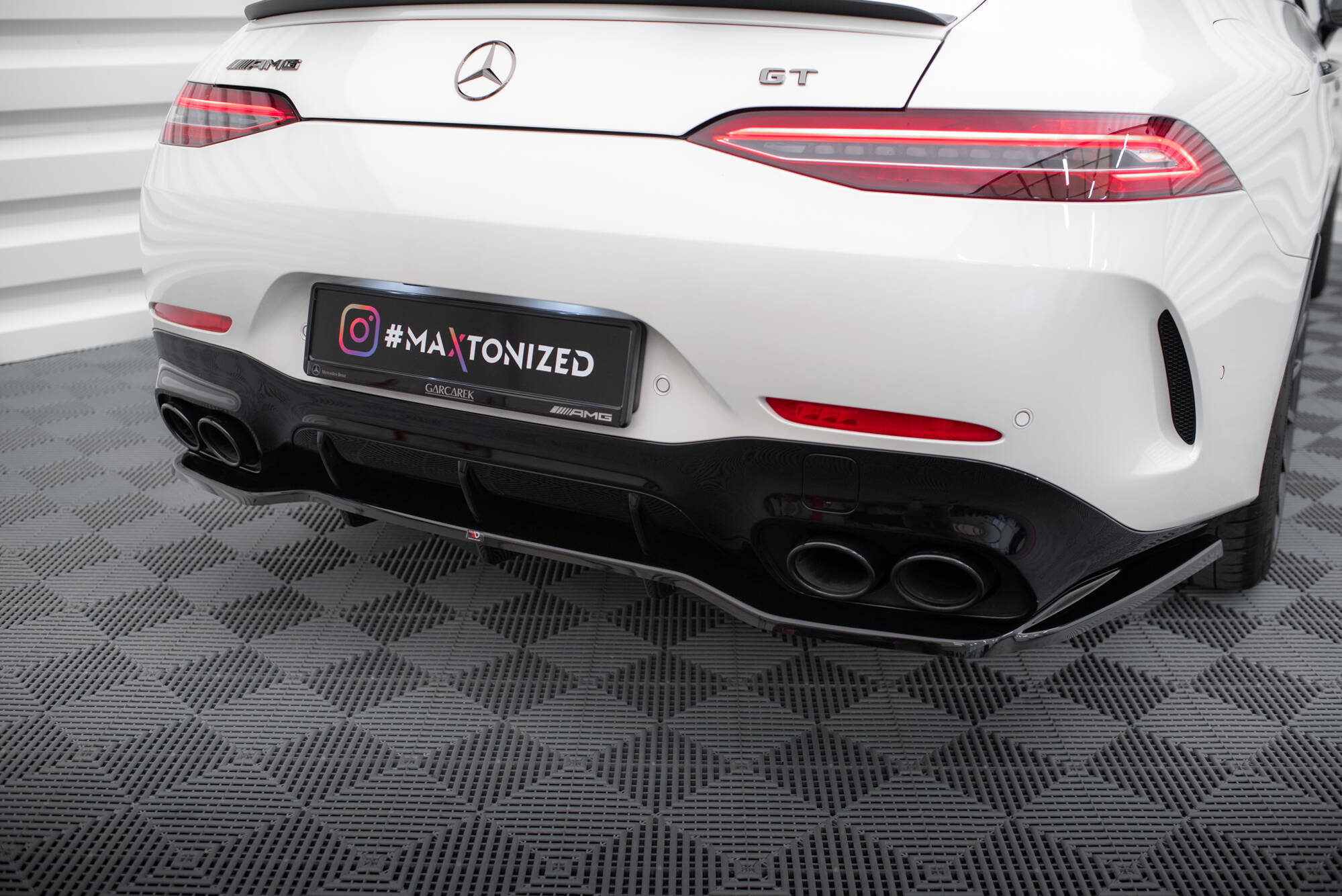 Central Rear Splitter (Vertical Bars) Mercedes-AMG GT 43 4 Door Coupe V8 Styling Package - 4