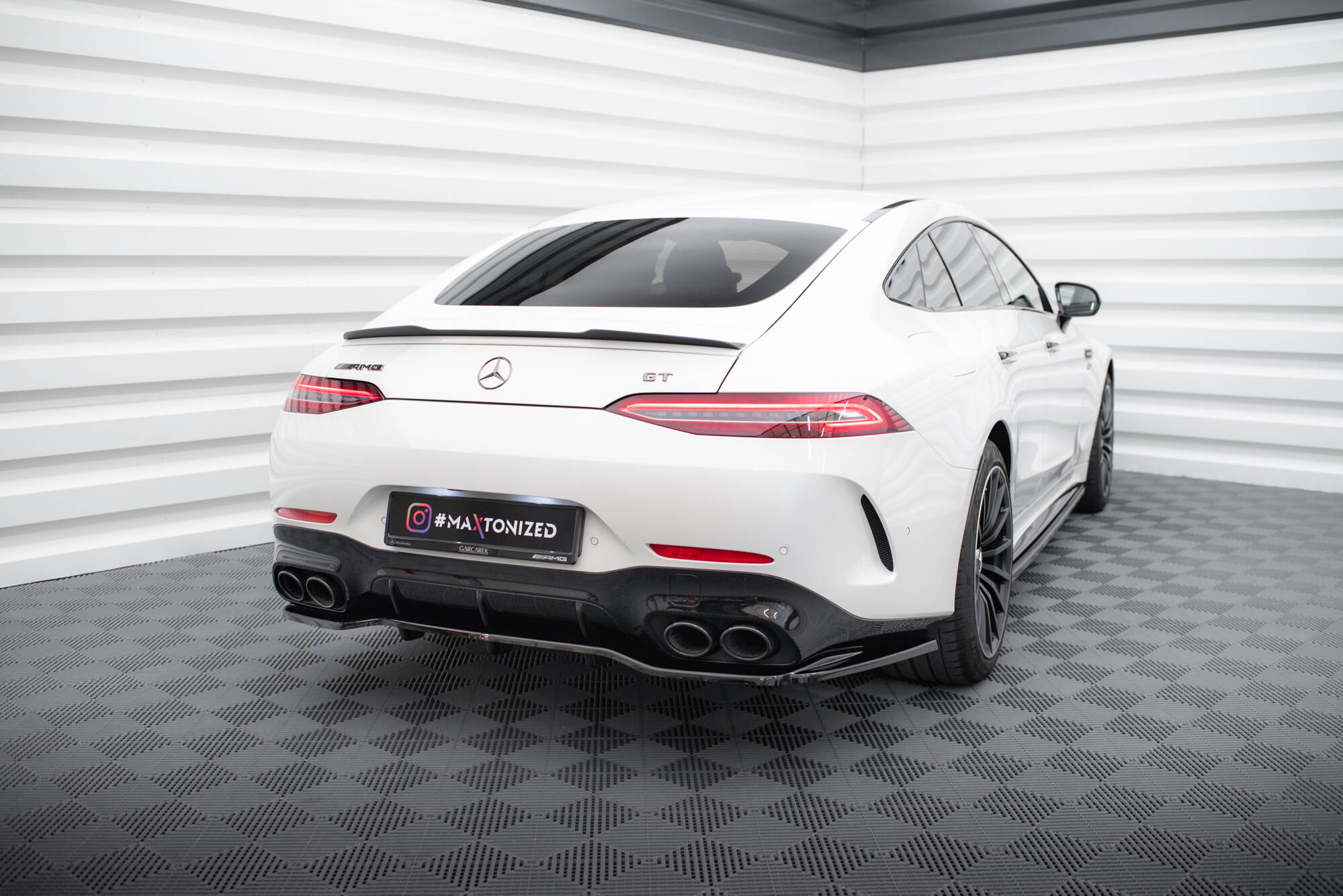 Central Rear Splitter (Vertical Bars) Mercedes-AMG GT 43 4 Door Coupe V8 Styling Package - 3