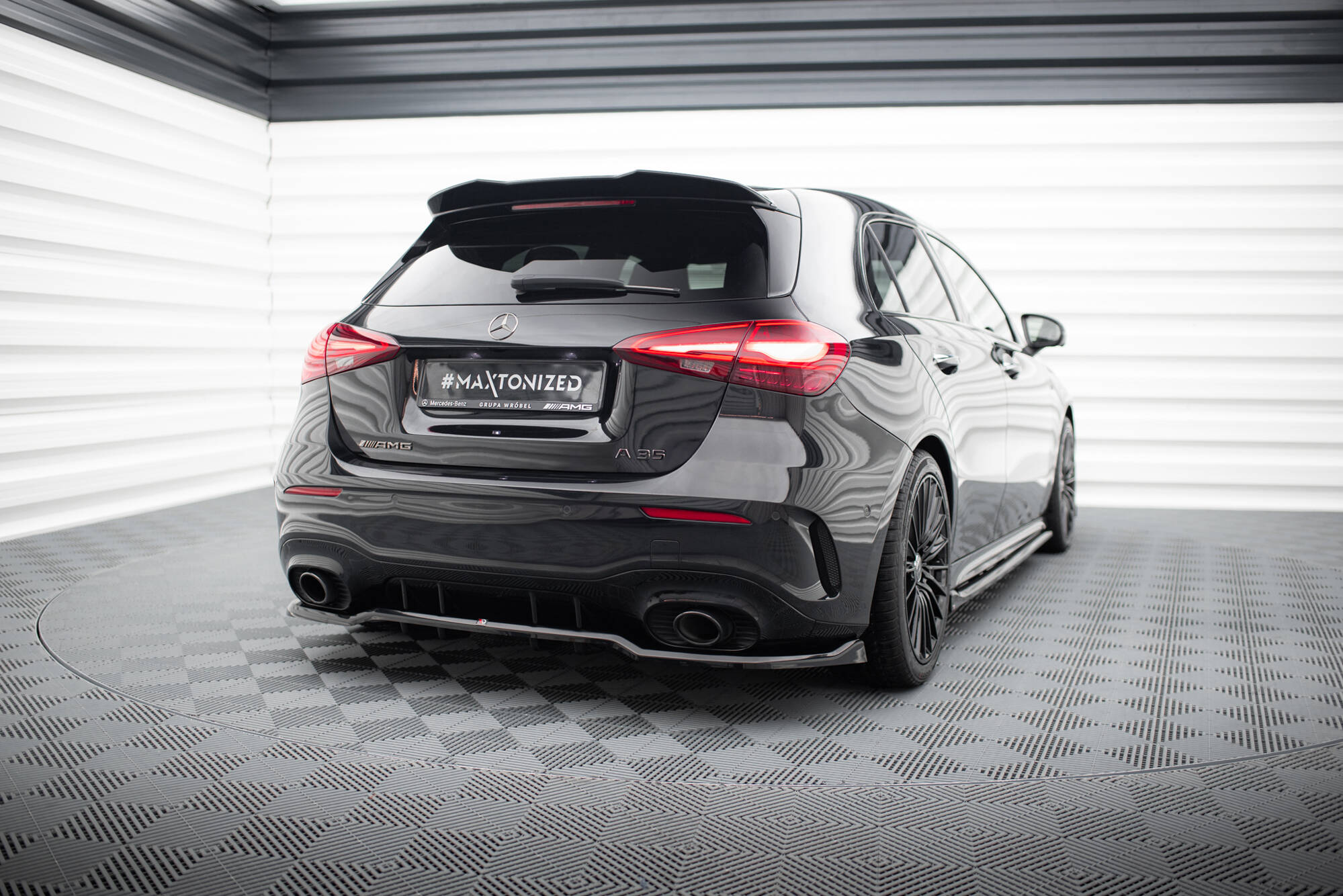 Central Rear Splitter (Vertical Bars) Mercedes-AMG A35 Hatchback W177 - 2