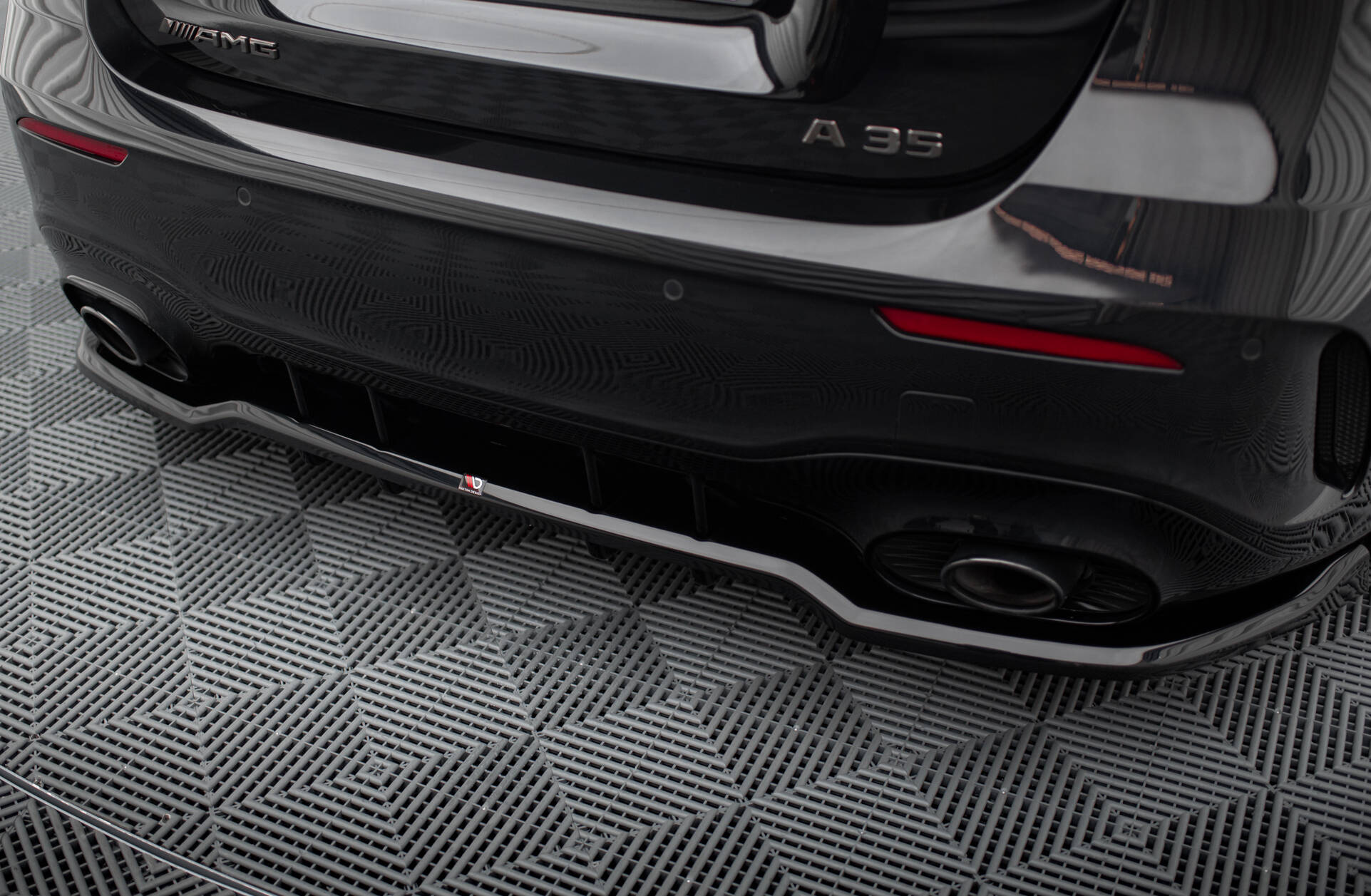 Central Rear Splitter (Vertical Bars) Mercedes-AMG A35 Hatchback W177 - 4