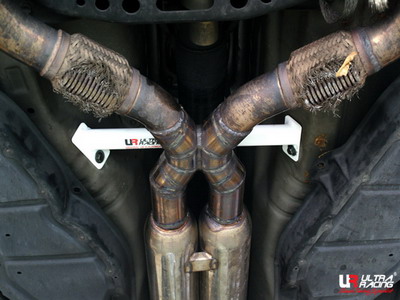 NISSAN 350Z 02-08 ULTRARACING 2-POINT MID LOWER MEMBER BRACE