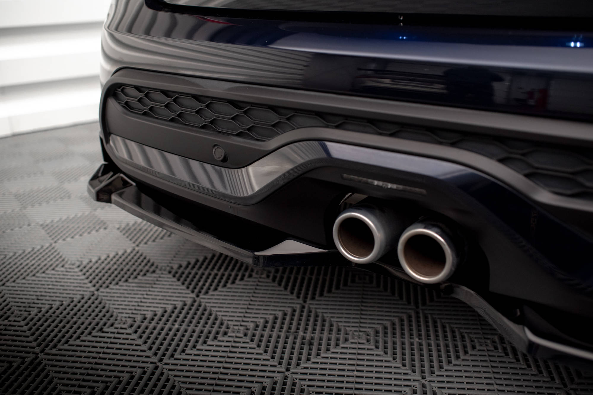 Central Rear Splitter Mini Cooper S F56 Facelift - 4