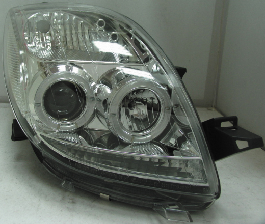 TOYOTA YARIS 06-09 STRÅLKASTARE SET KLARA