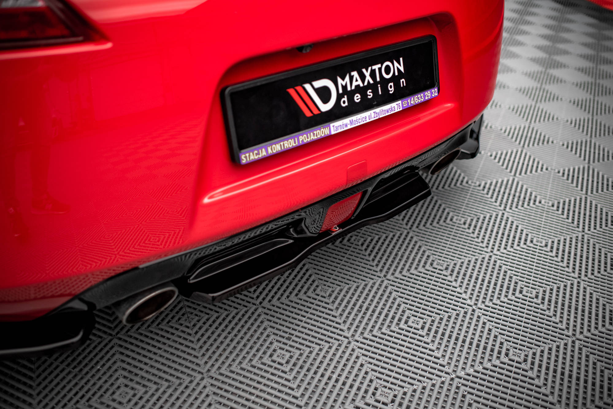 Central Rear Splitter V.2 Nissan 370Z (2009-2020) - 4