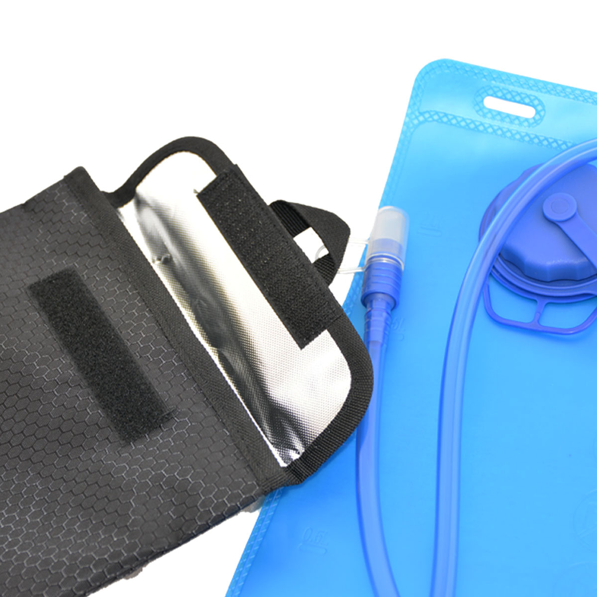 INSULATED POUCH FOR WATER BLADDER - 4
