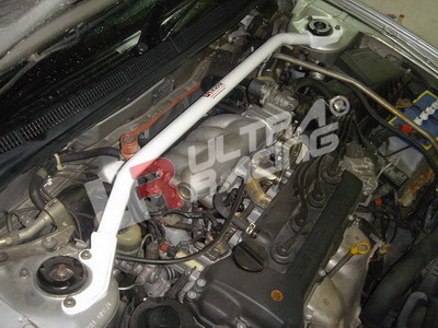 NISSAN SUNNY 95-99 B14 ULTRARACING FRÄMRE ÖVRE FJÄDERBENSSTAG