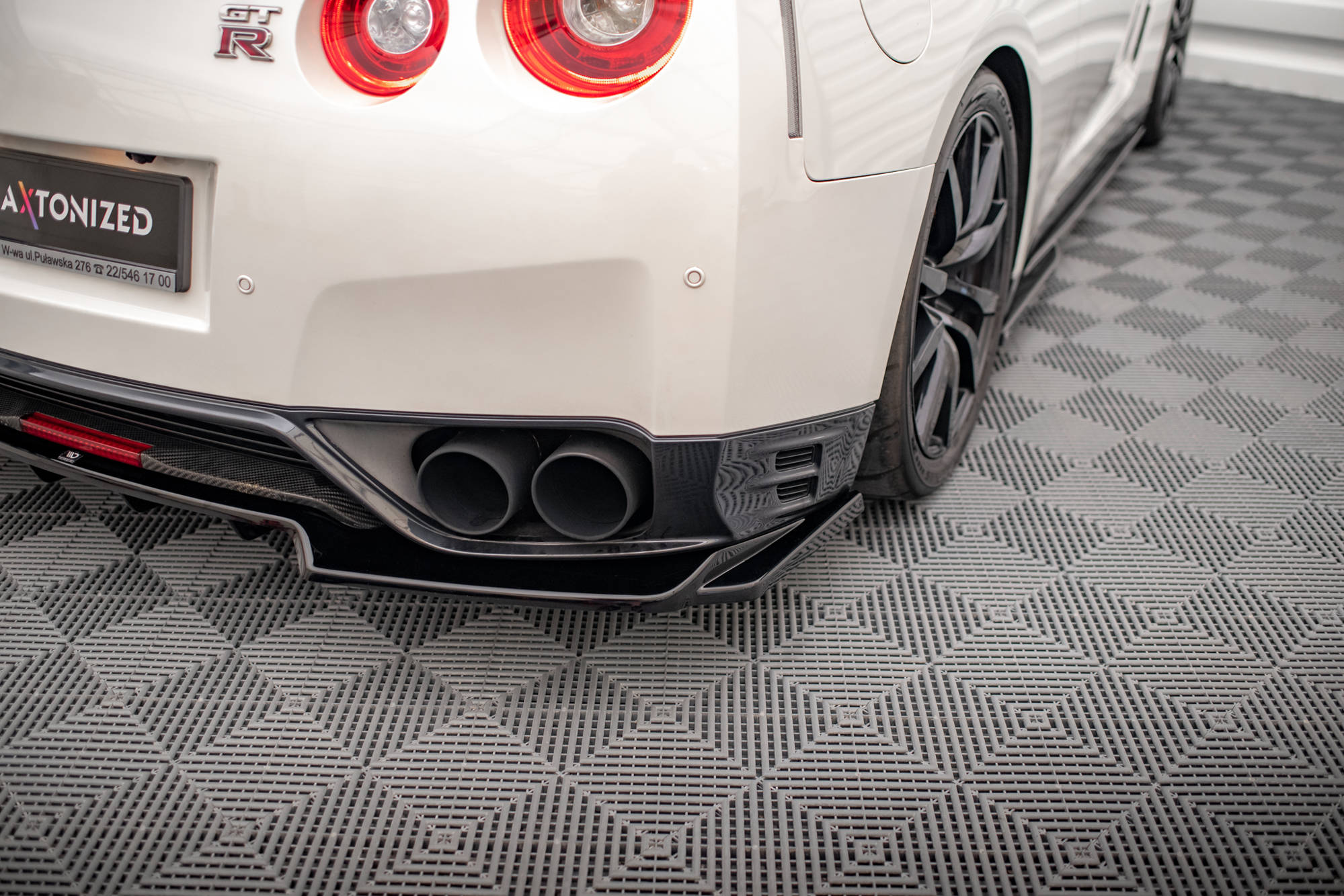 Central Rear Splitter (Vertical Bars) Nissan GTR R35 1st Facelift - 2