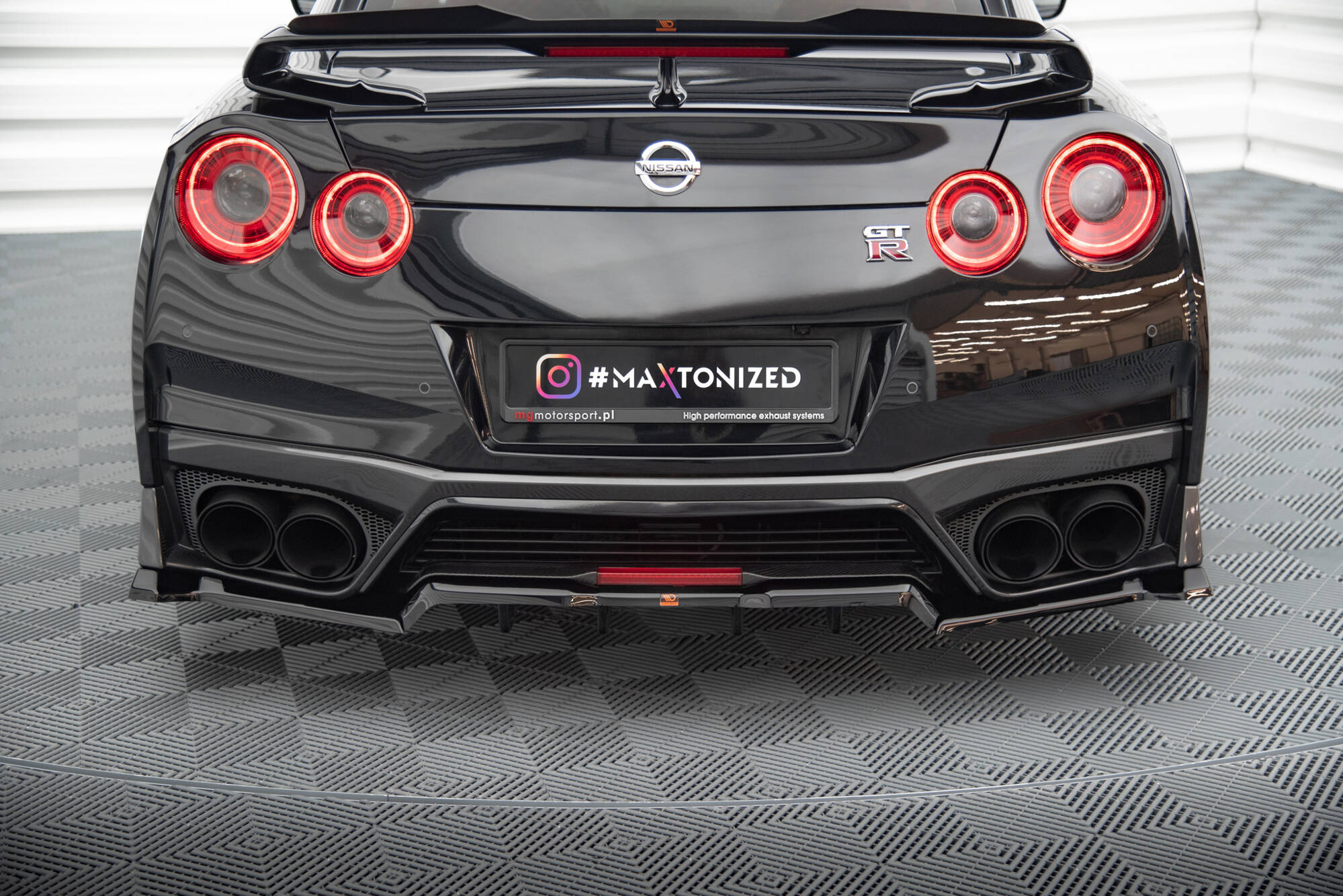 Central Rear Splitter (Vertical Bars) Nissan GTR R35 Facelift - 4