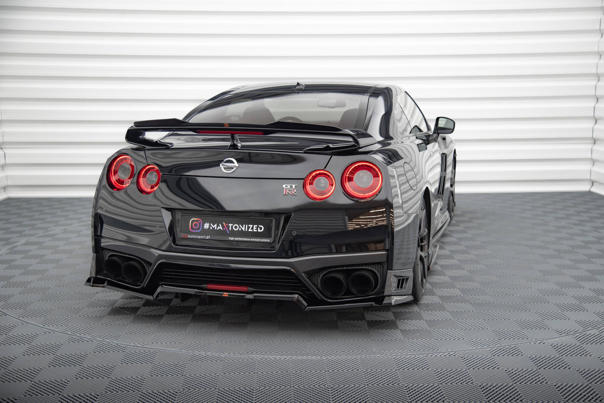 Central Rear Splitter (Vertical Bars) Nissan GTR R35 Facelift - 3