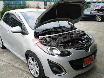 MAZDA 2 07+ ULTRARACING 2-POINT FRONT UPPER STRUTBAR (RHD)