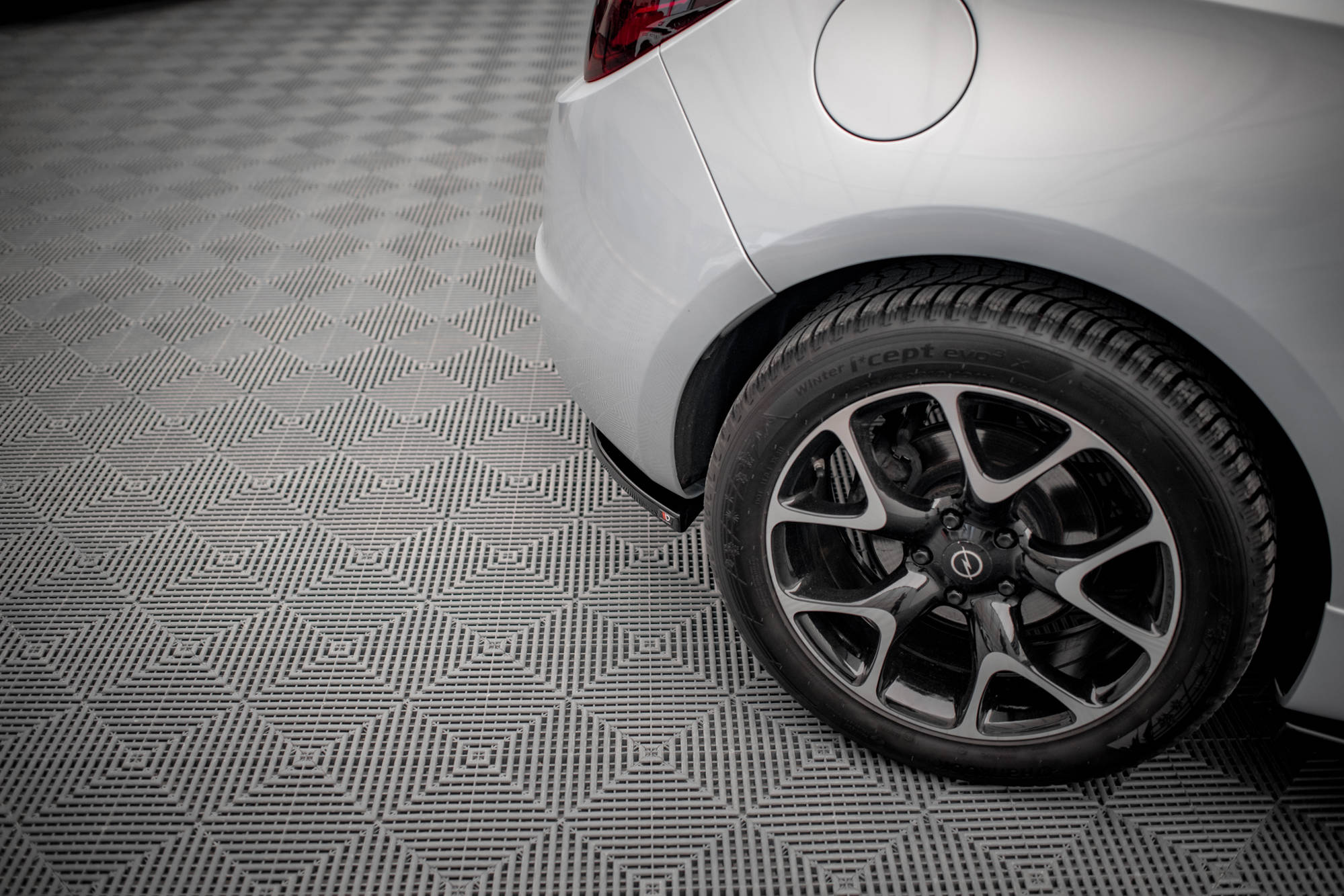 Rear Side Splitters V.1 Opel Astra GTC OPC-Line J - 3