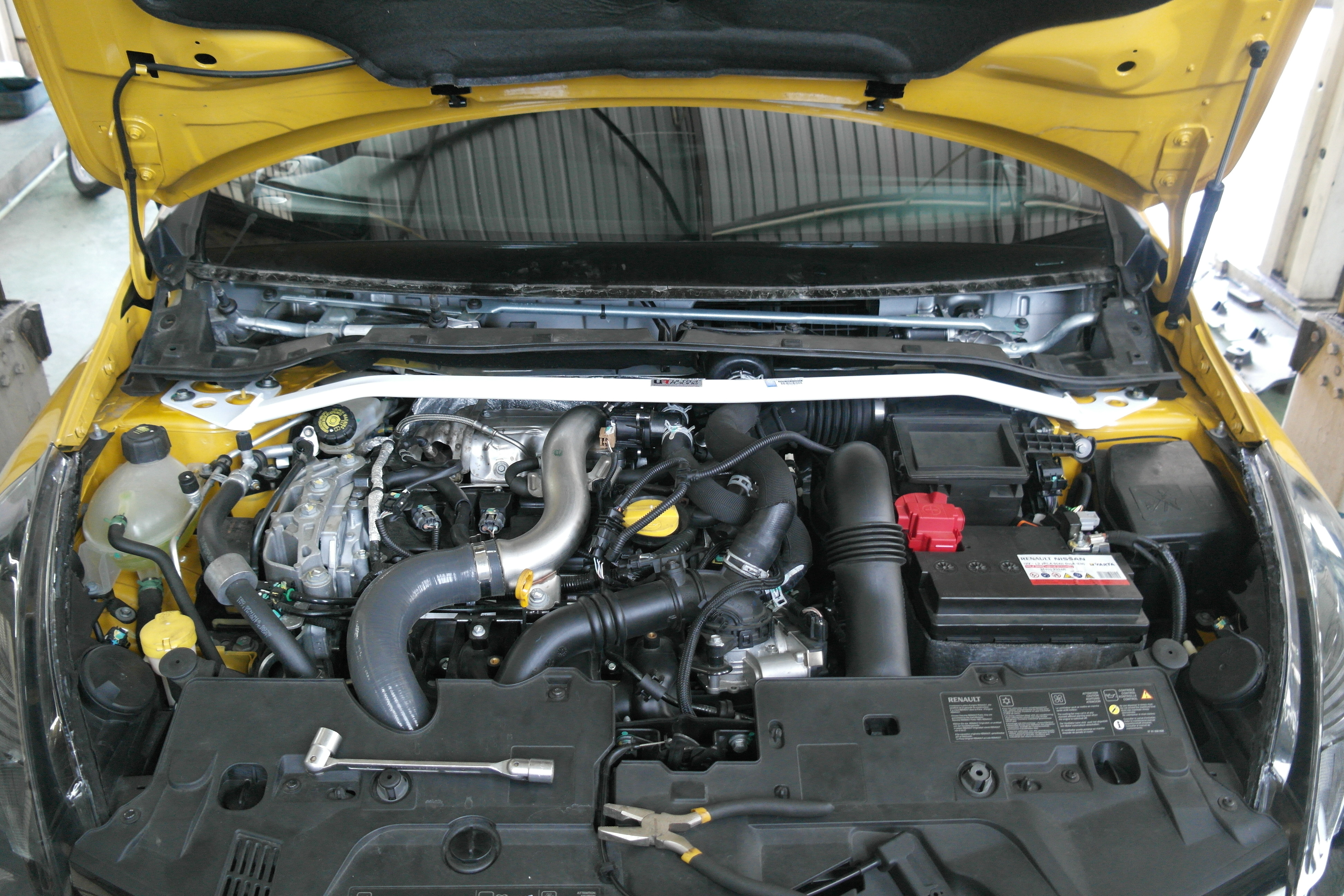 RENAULT CLIO RS MK4 13+ ULTRA-R 2P FRÄMRE ÖVRE FJÄDERBENSSTAG BAR