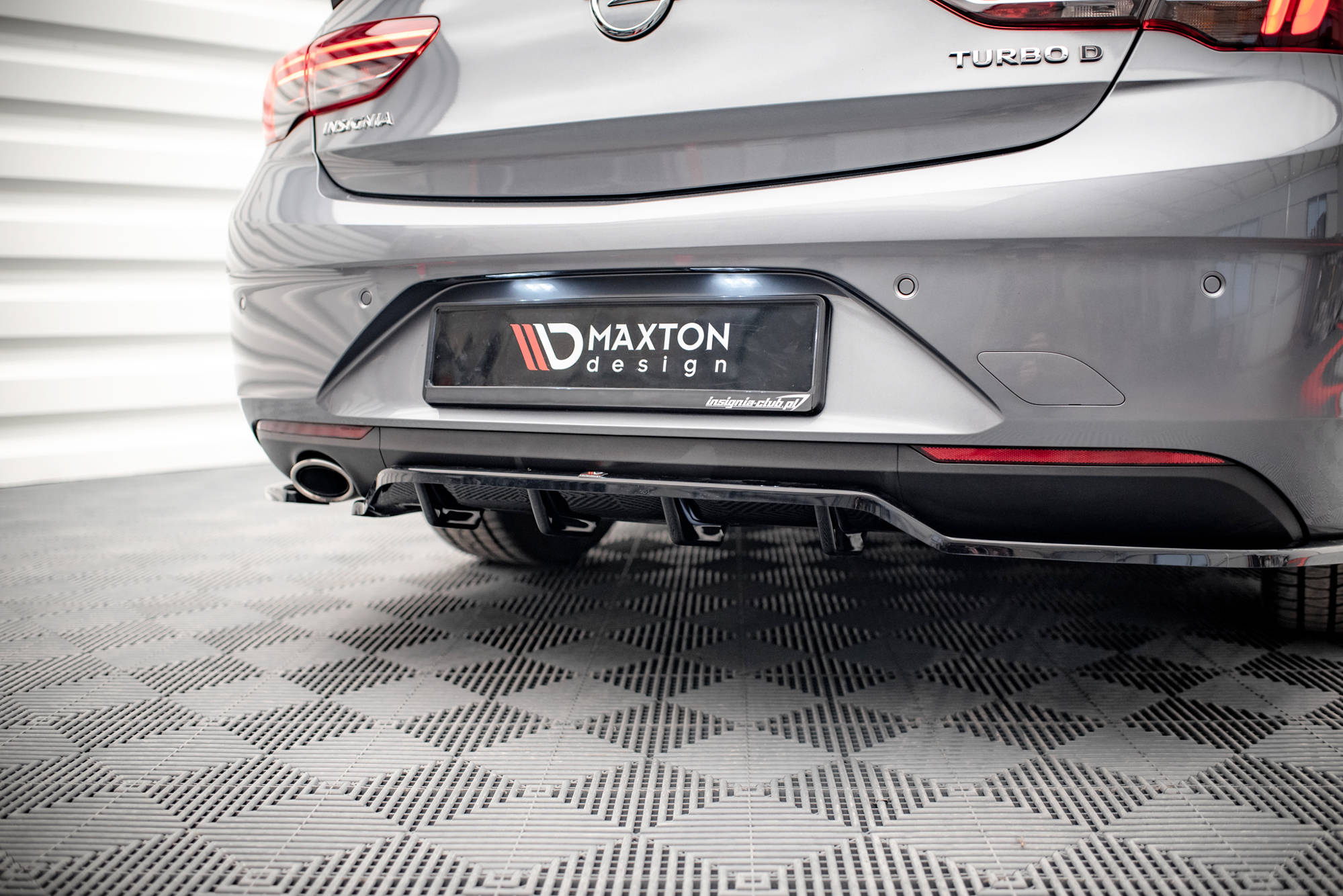 Central Rear Splitter (Vertical Bars) Opel / Vauxhall Insignia Mk2 - 3