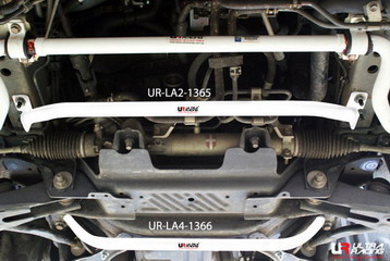 TOYOTA HIACE/H200 04+ ULTRARACING FRONT LOWER TIEBAR 1365