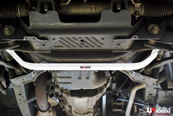 TOYOTA HIACE/H200 04+ ULTRARACING 4-PUNKTS FRÄMRE H-STABILISERINGSSTAG 1366