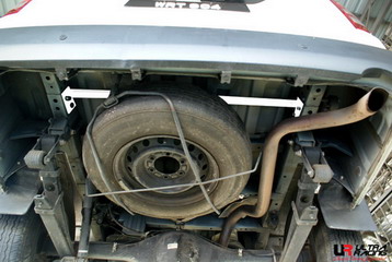 TOYOTA HIACE/H200 04+ ULTRARACING 2-POINT REAR TORSION BAR