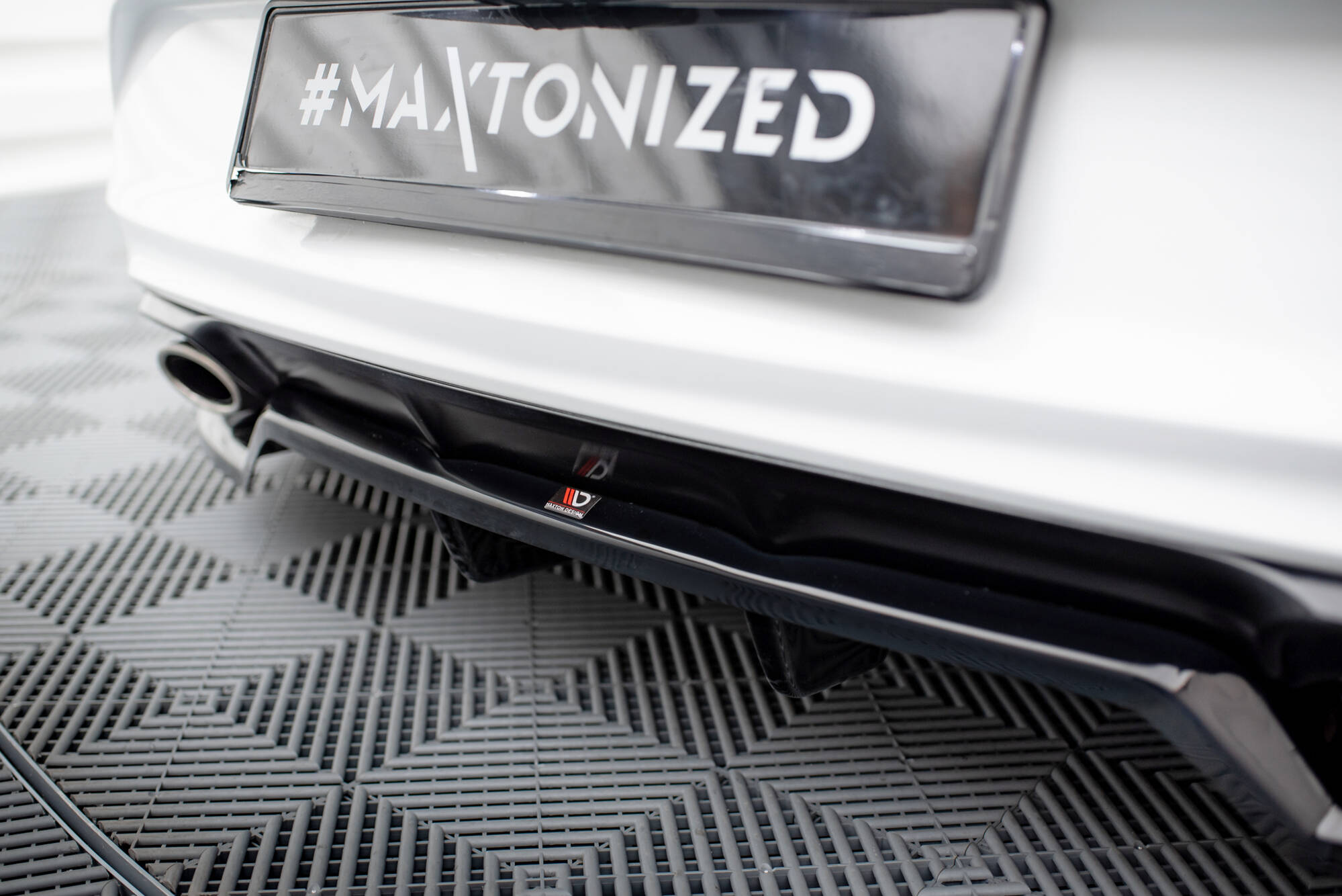 Central Rear Splitter (Vertical Bars) Opel Cascada - 3