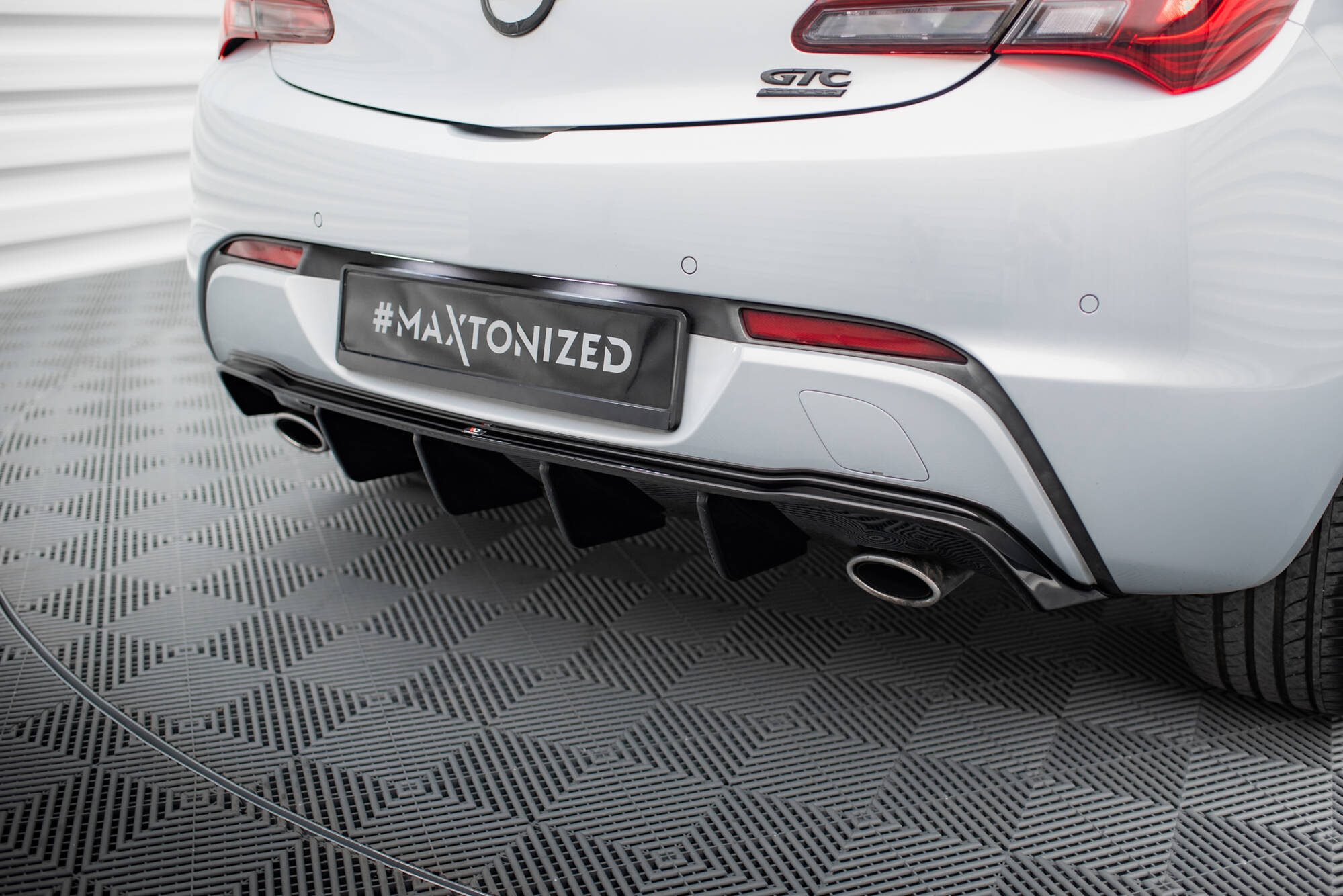 Rear Valance Opel Astra GTC OPC-Line J (Version with single exhausts on both sides) - 3
